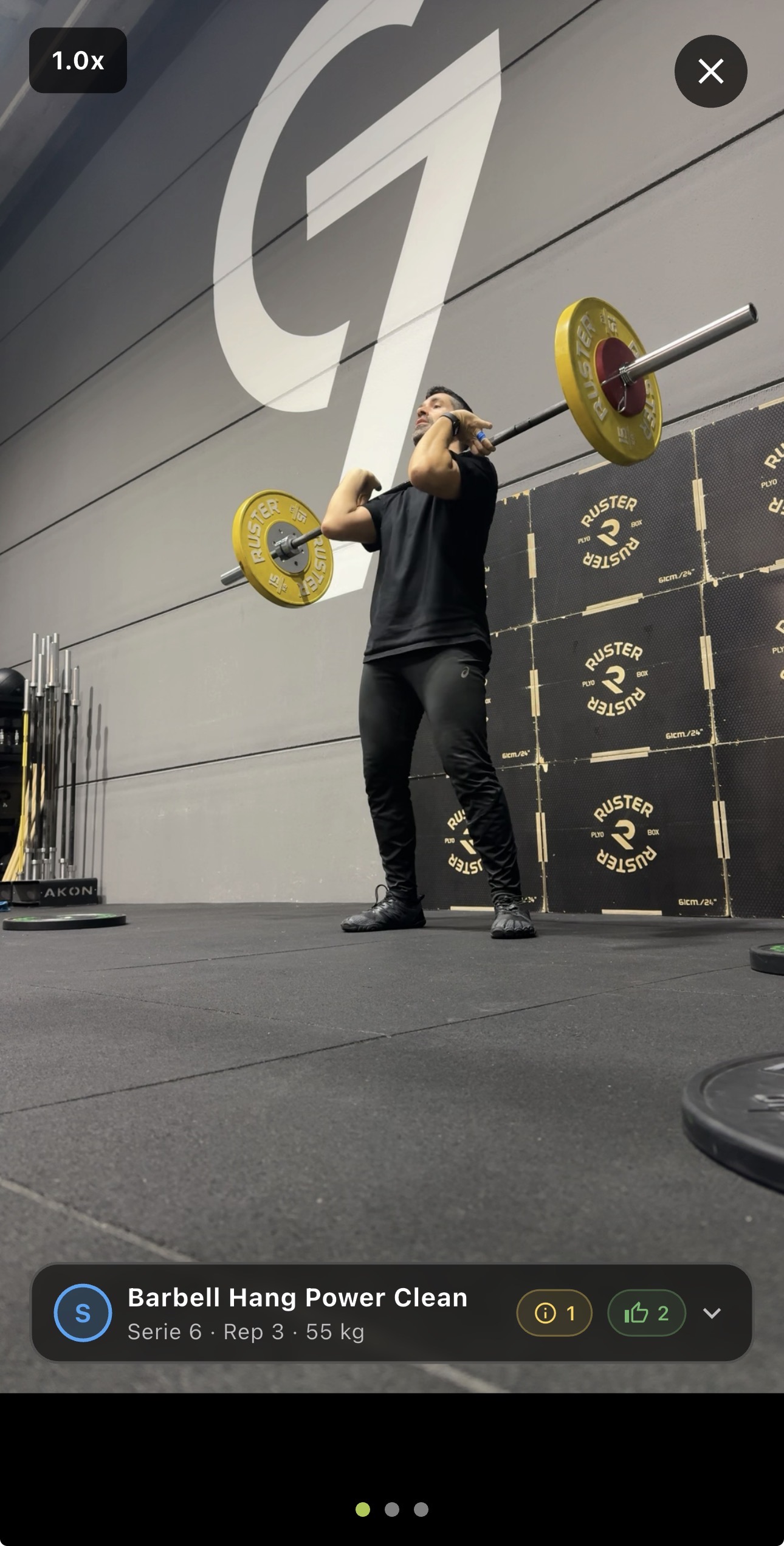 Overlay de cristal esmerilado contraído sobre vídeo en pantalla completa